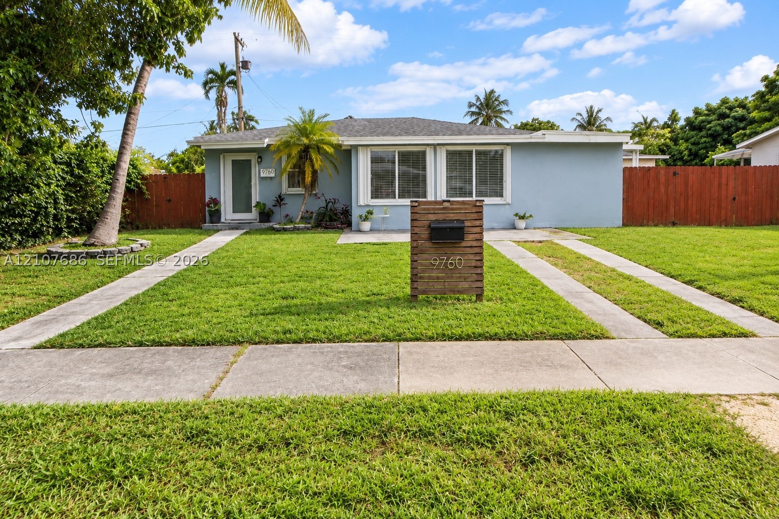 9760 Jamaica Dr — photo