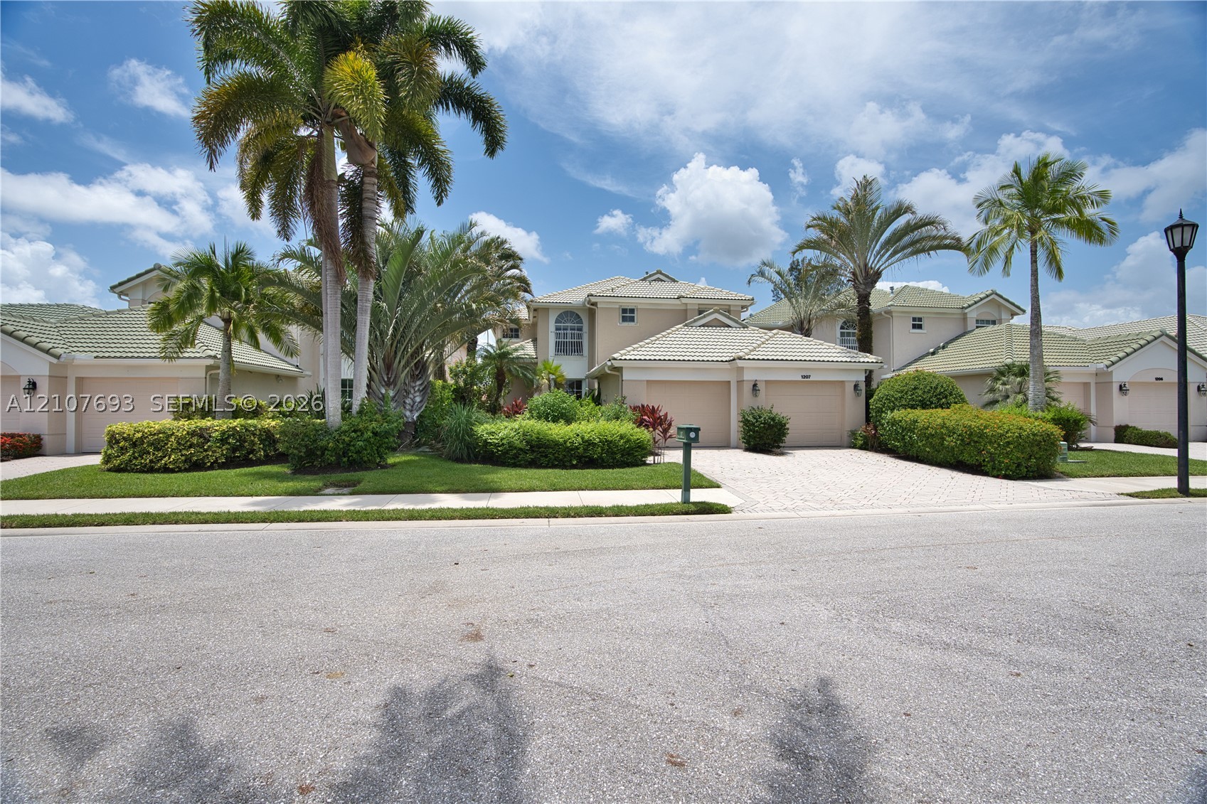 1207 General Pointe Trce — photo