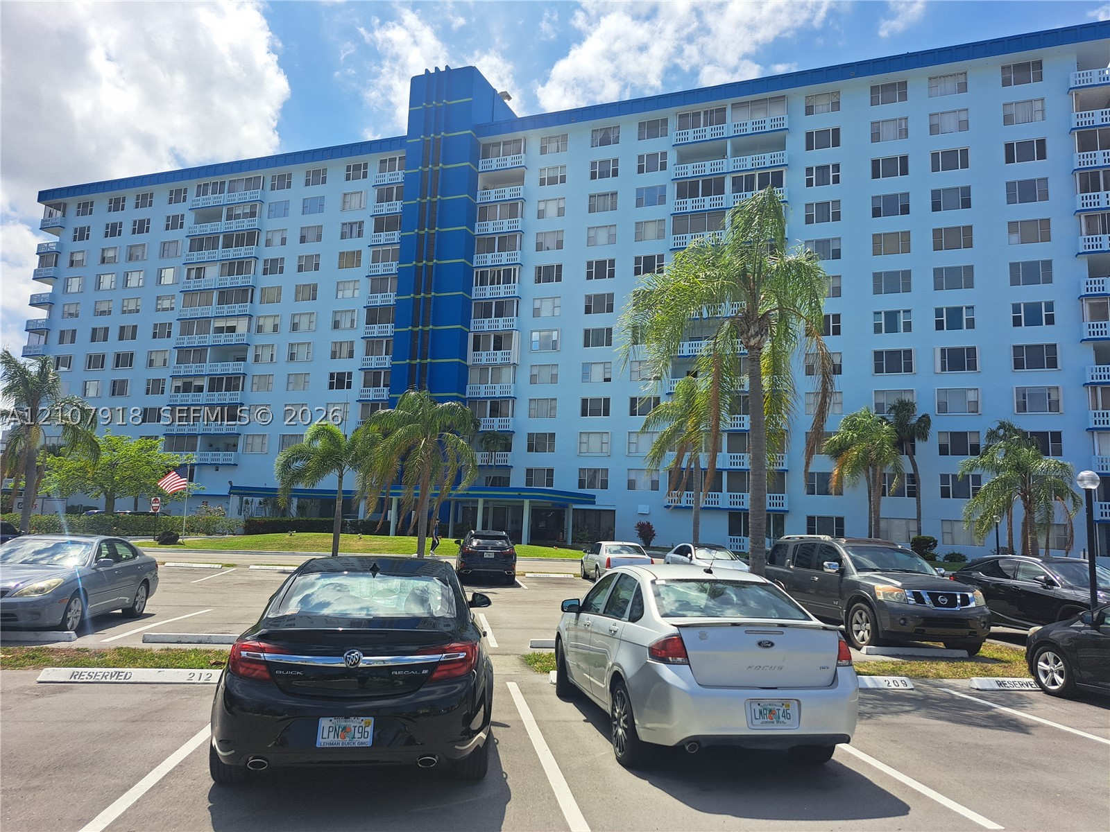 4001 Hillcrest Dr Unit 1015 — photo