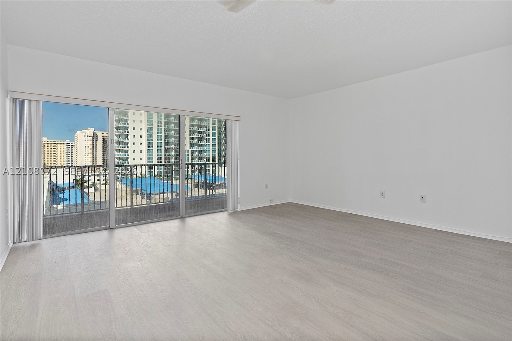 1965 S Ocean Dr Unit 6H — photo