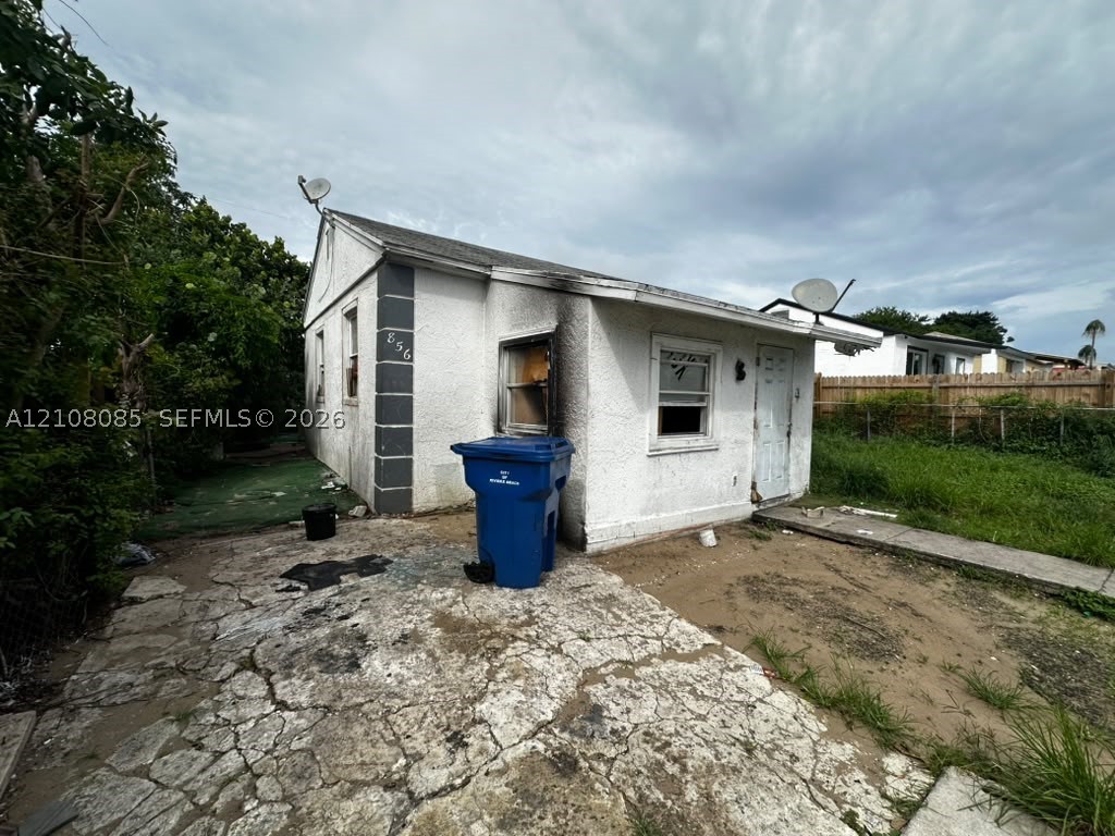 856 W 4th St — photo