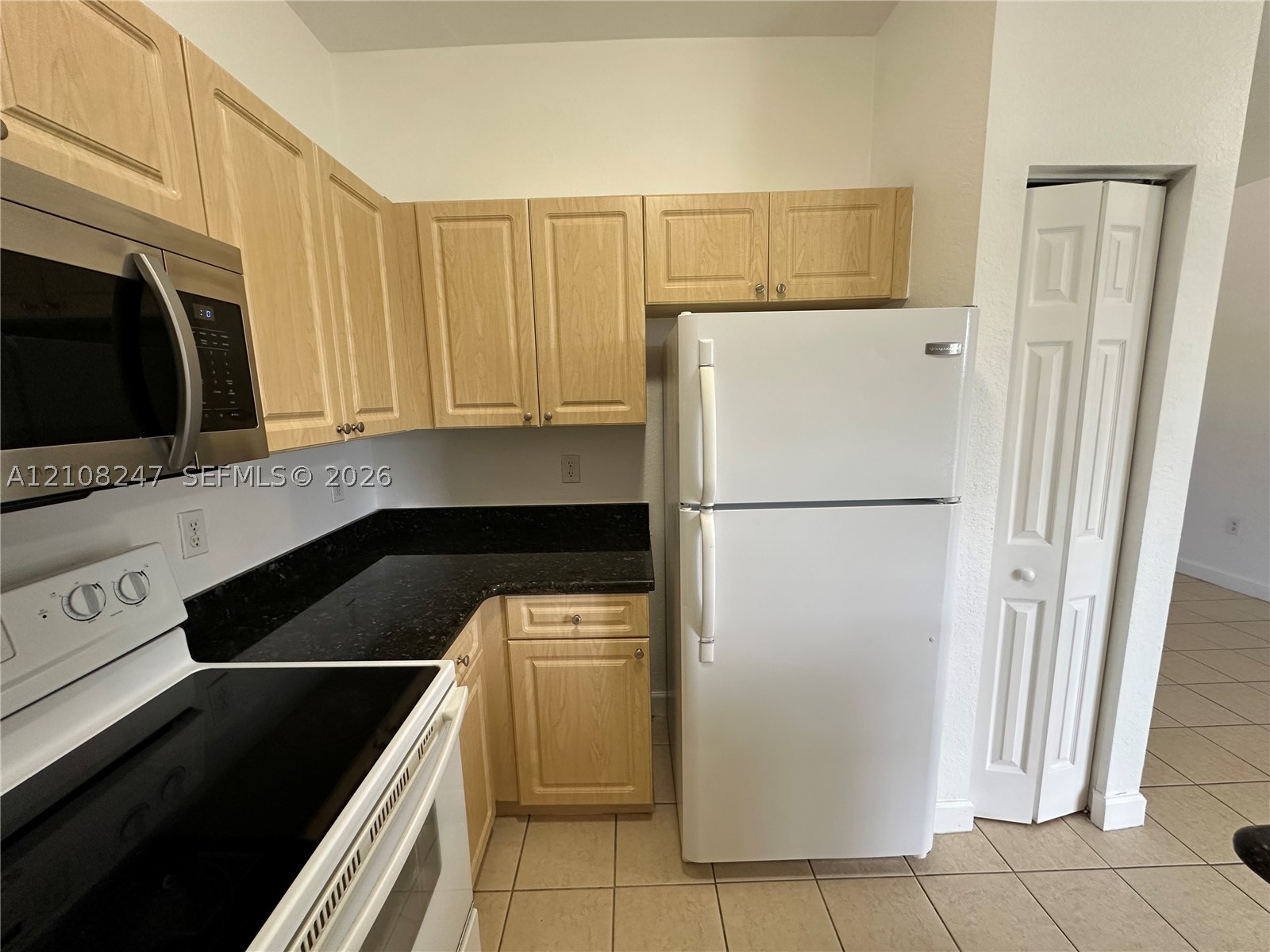 2641 NE 4th St Unit 204 — photo