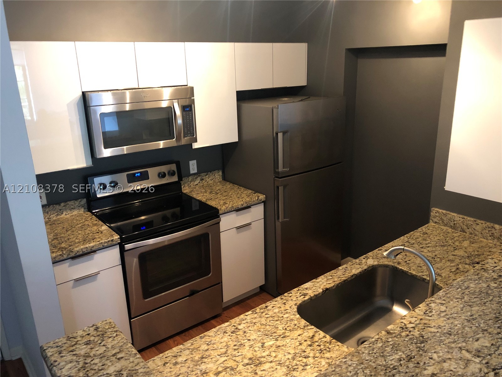 1900 Van Buren St Unit 411B — photo
