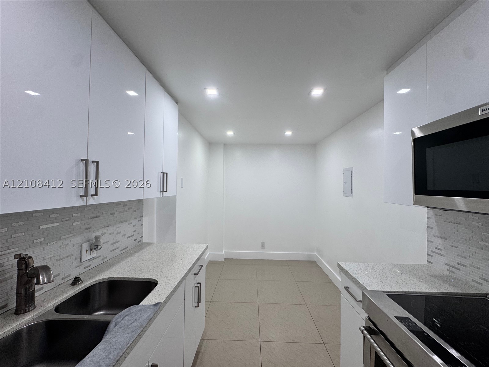4200 Hillcrest Dr Unit 604 — photo