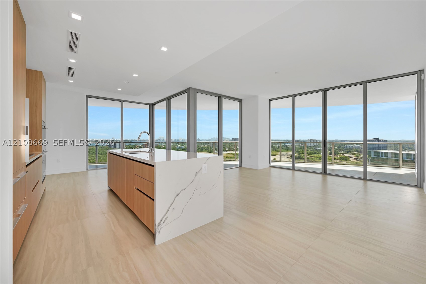 2411 Laguna Circle Unit 1605 — photo