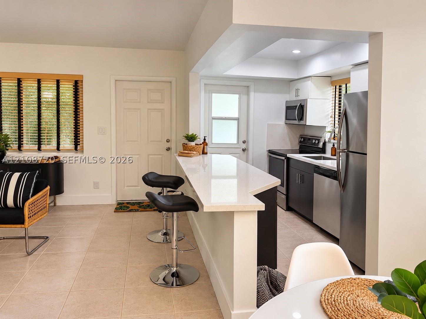 2404 NE 33rd Ave Unit 3 — photo
