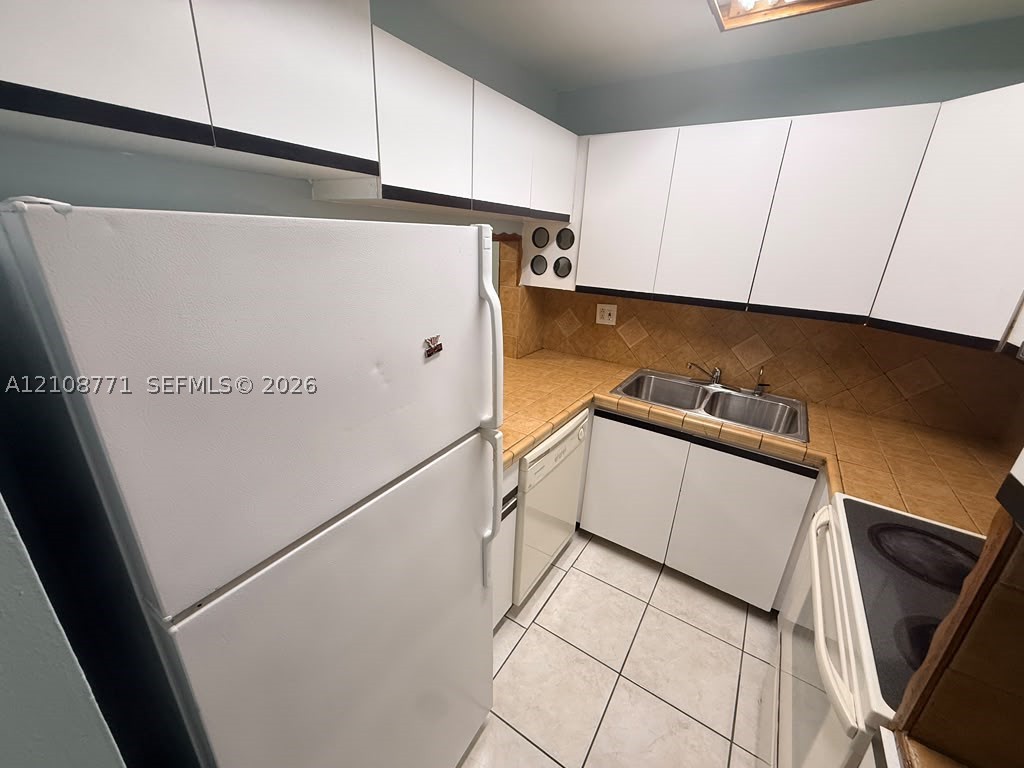 1555 W 44th Pl Unit 319 — photo