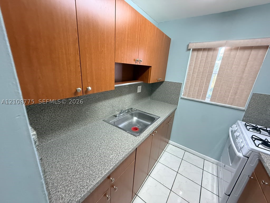 1655 W 44th Pl Unit 411 — photo