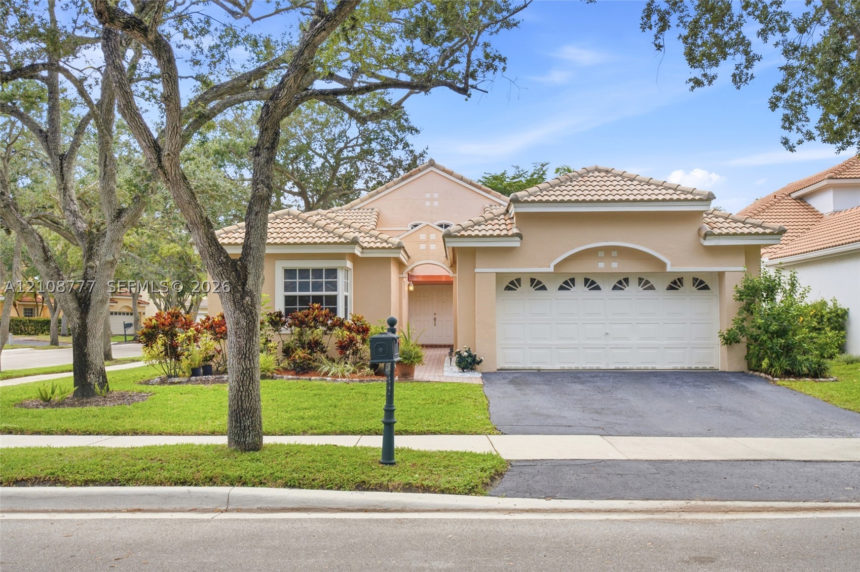 1211 Bayview Cir — photo