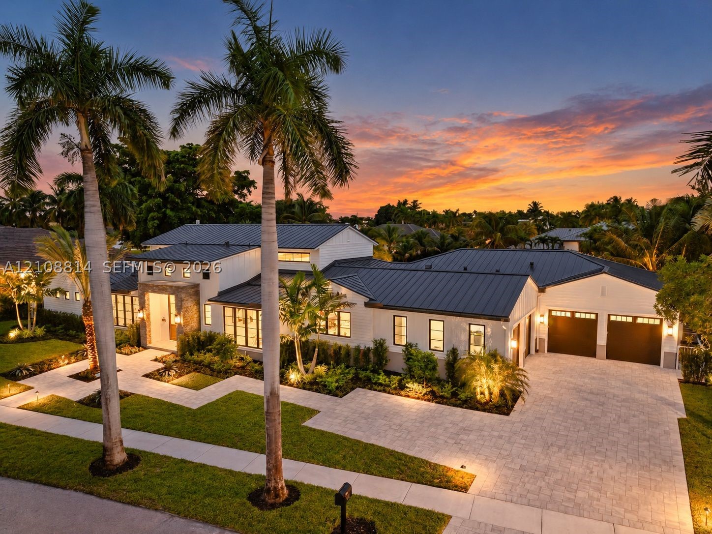 801 NE Orchid Bay Dr — photo