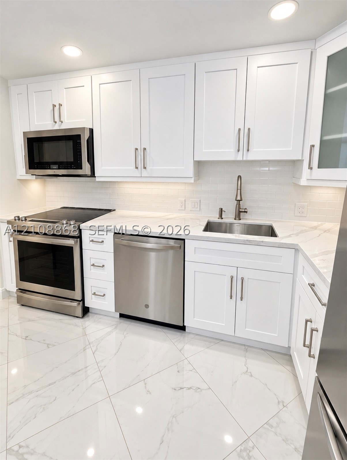 3301 N Country Club Dr Unit 305 — photo