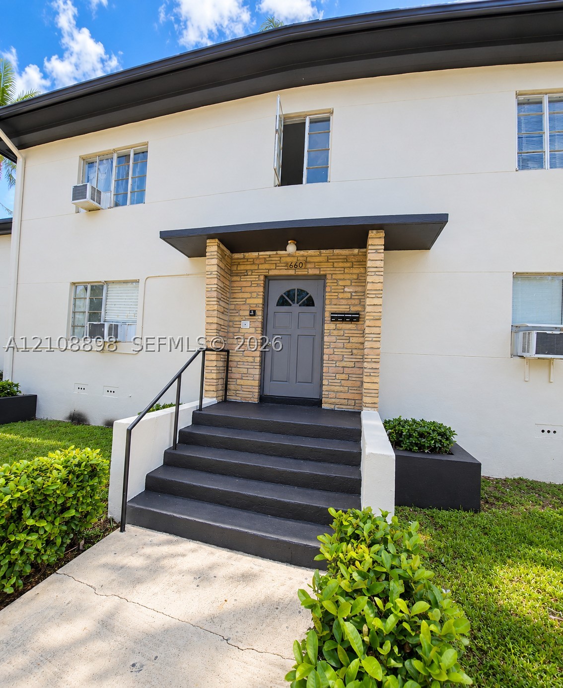 8300 Crespi Blvd Unit 3 — photo