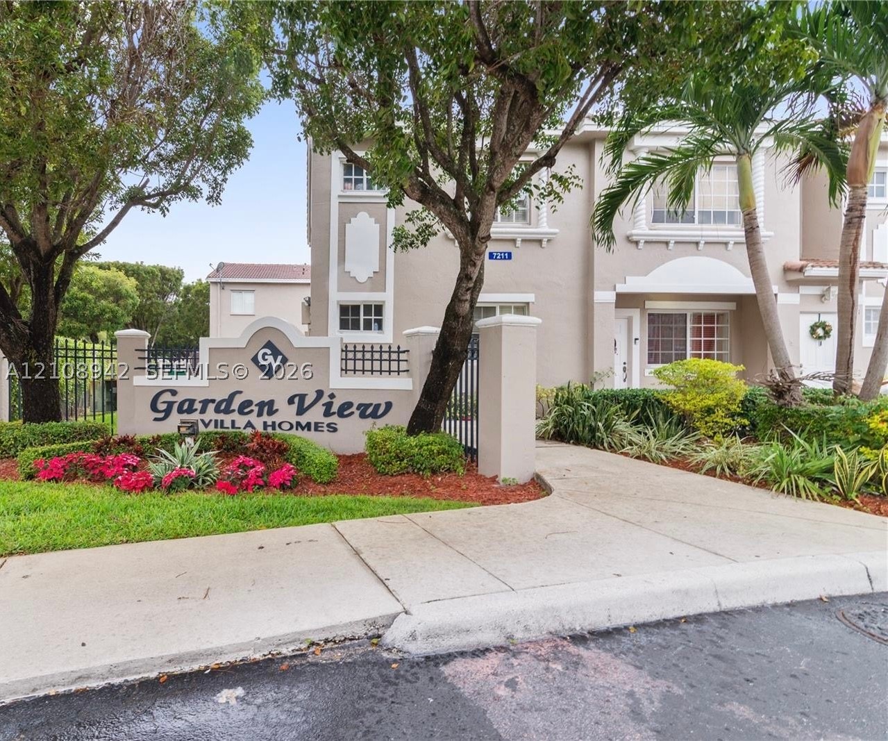7211 NW 174th Ter Unit 101 — photo