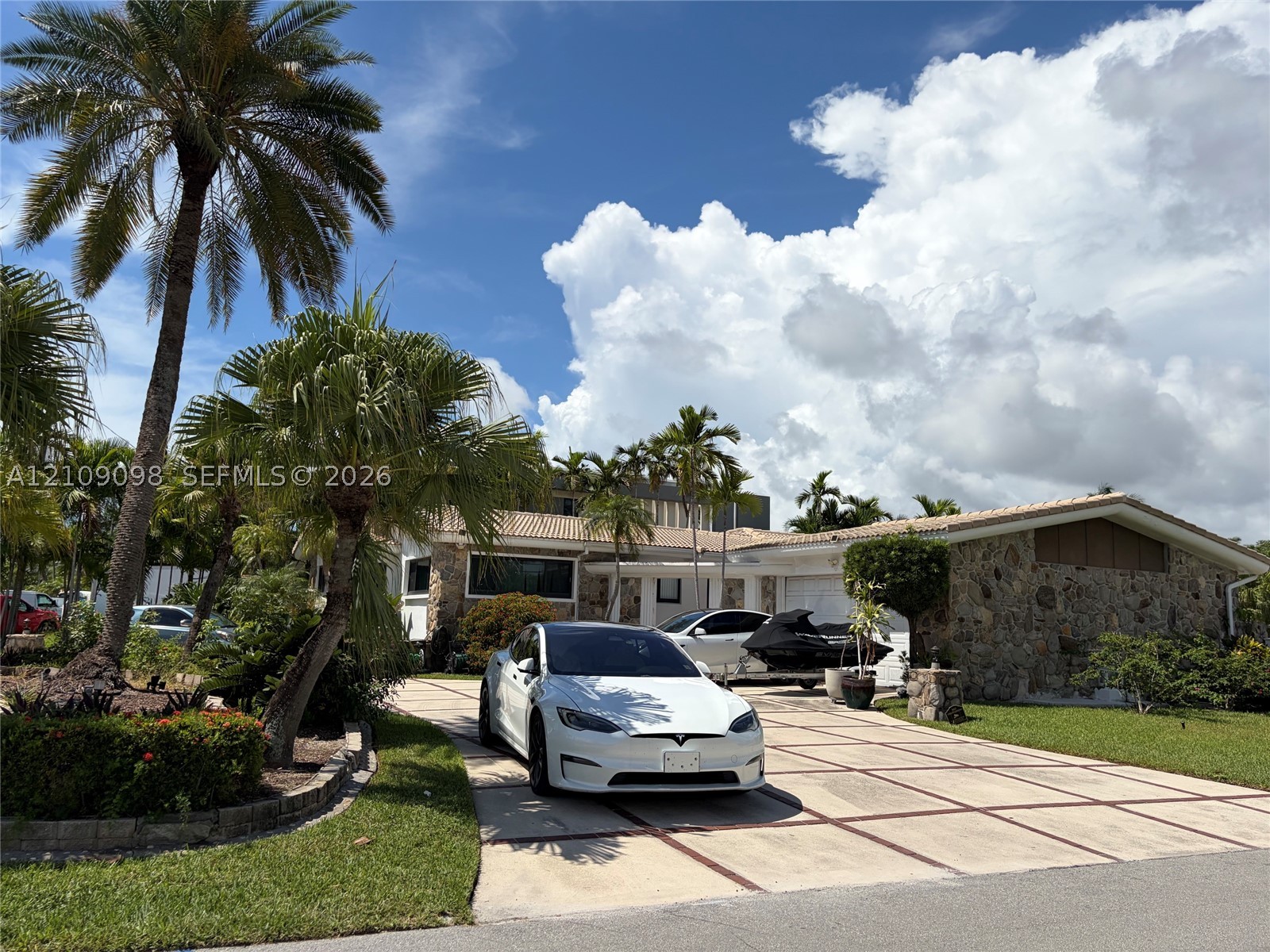 600 Hibiscus Dr — photo