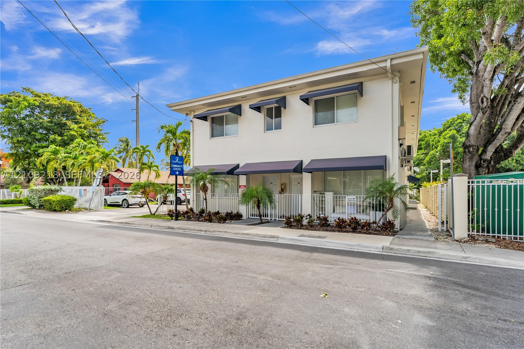 6647 SW 59th Pl Unit 104 — photo