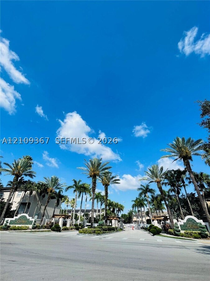5610 NW 114th Pl Unit 212 — photo