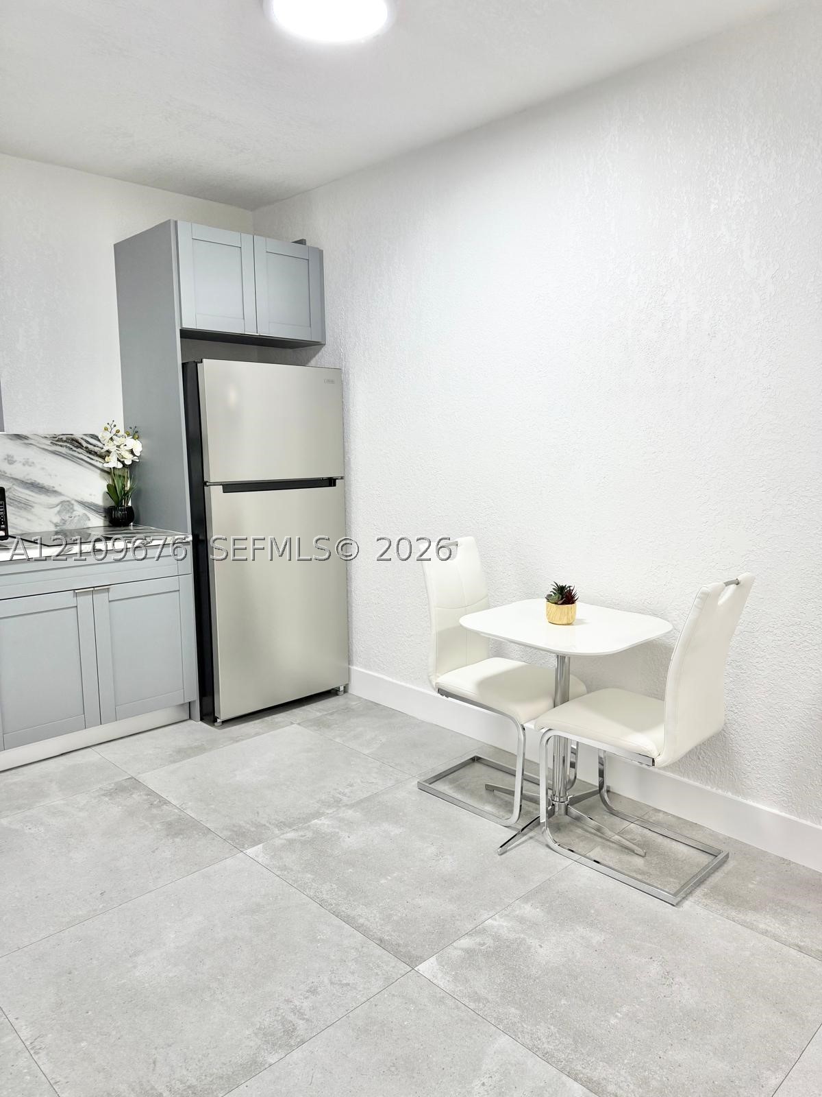 2420 Bermuda Dr — photo