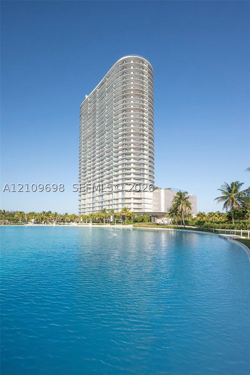 2411 Laguna Circle Unit 810 — photo