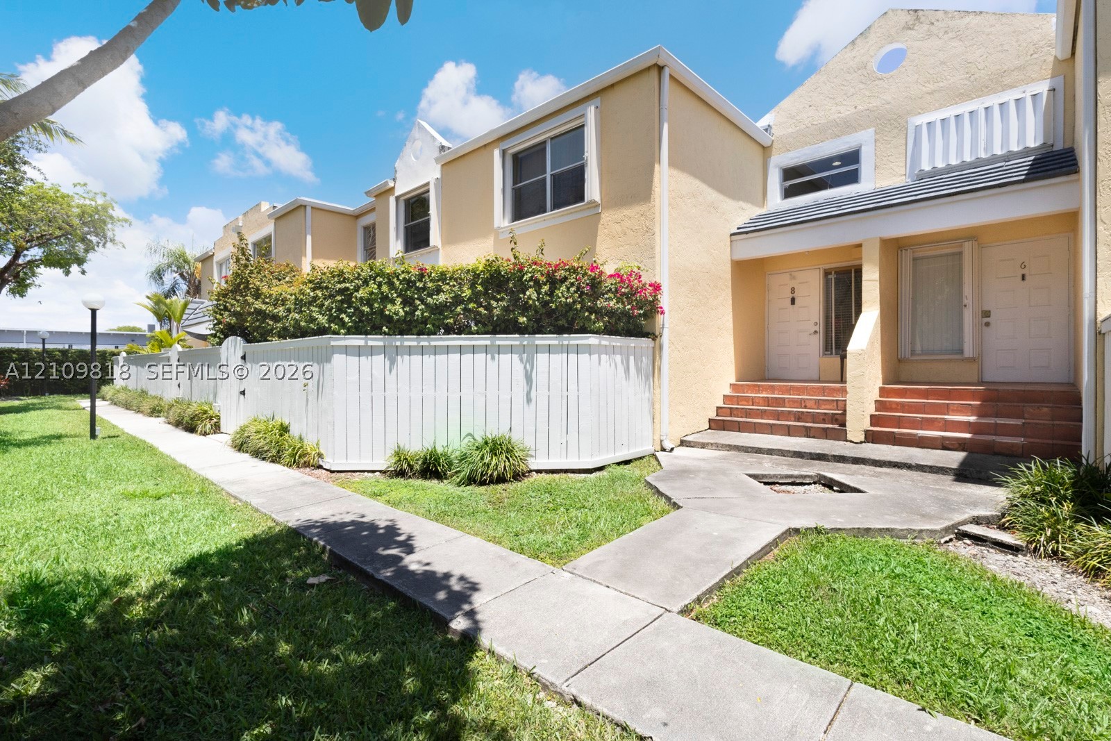 6870 SW 45th Ln Unit 8 — photo