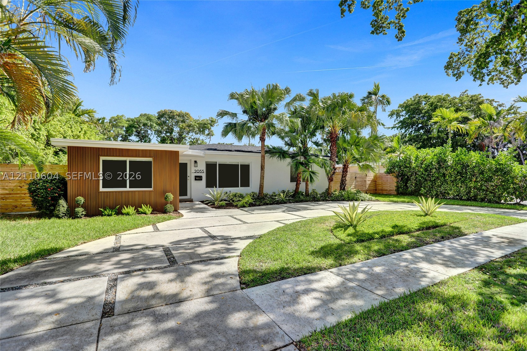2055 Alamanda Dr Unit 0 — photo