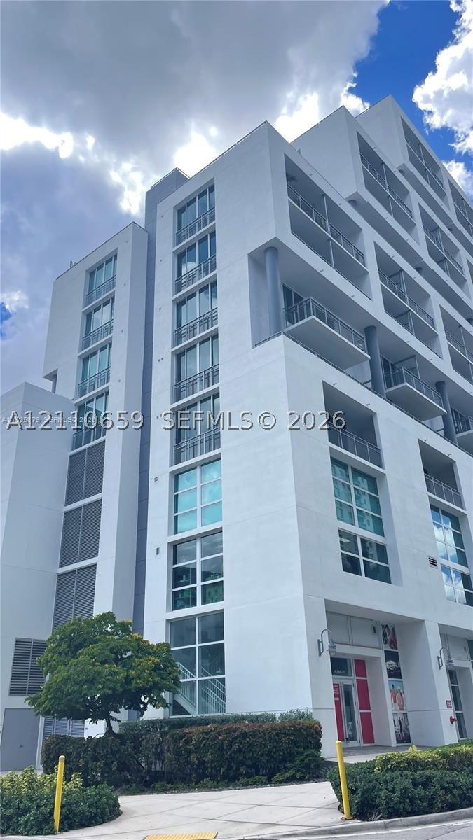 350 NE 24th St Unit 404 — photo
