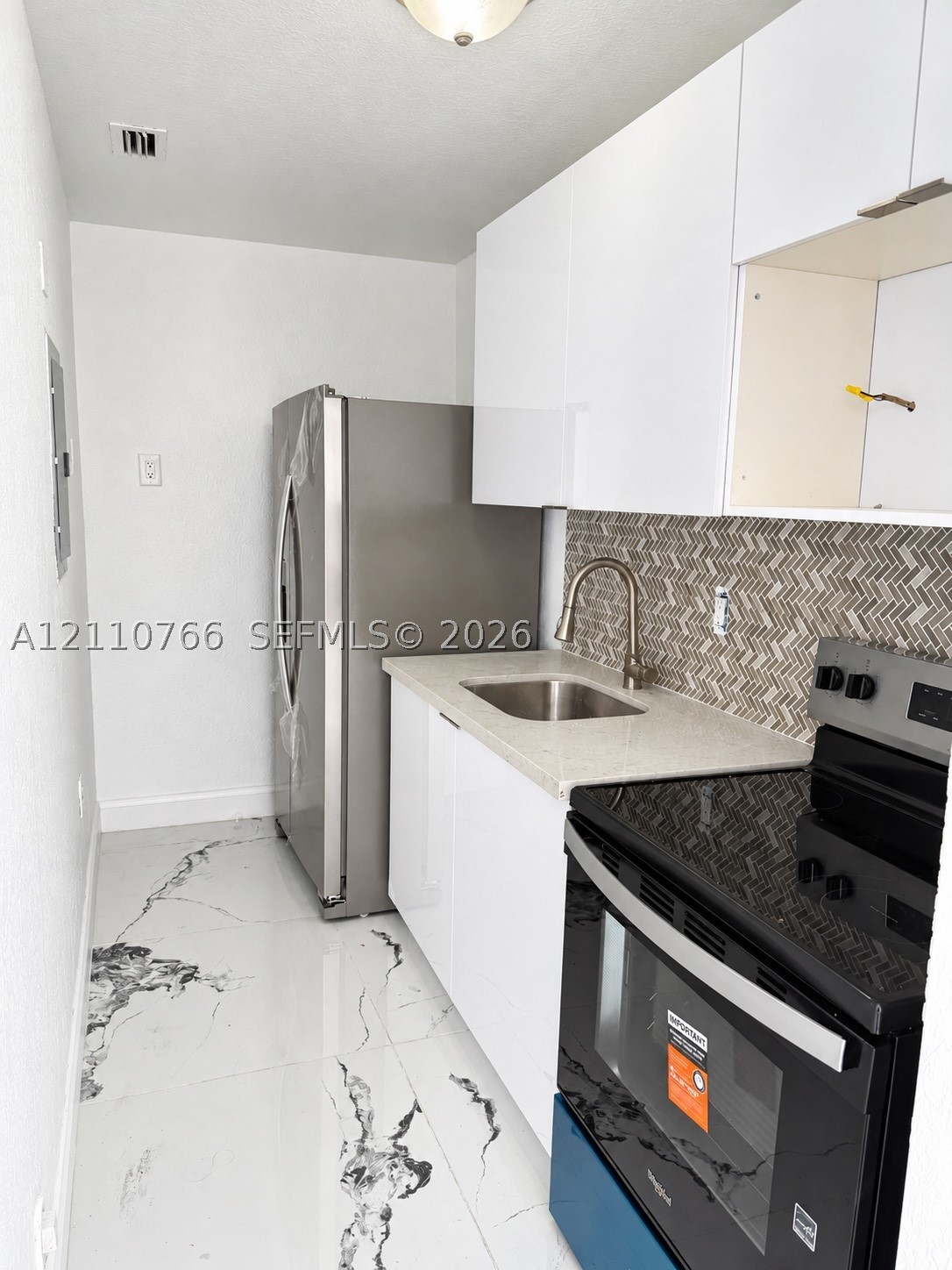 641 W 68th St Unit 641 — photo