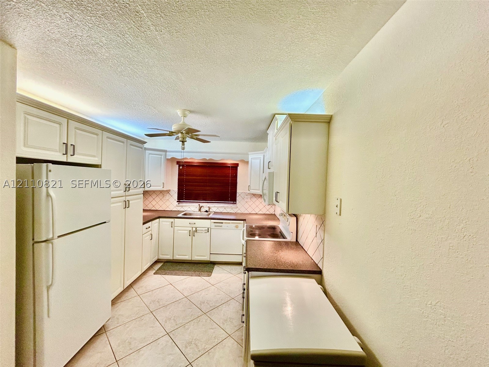 9020 Sunrise Lakes Blvd Unit 303 — photo