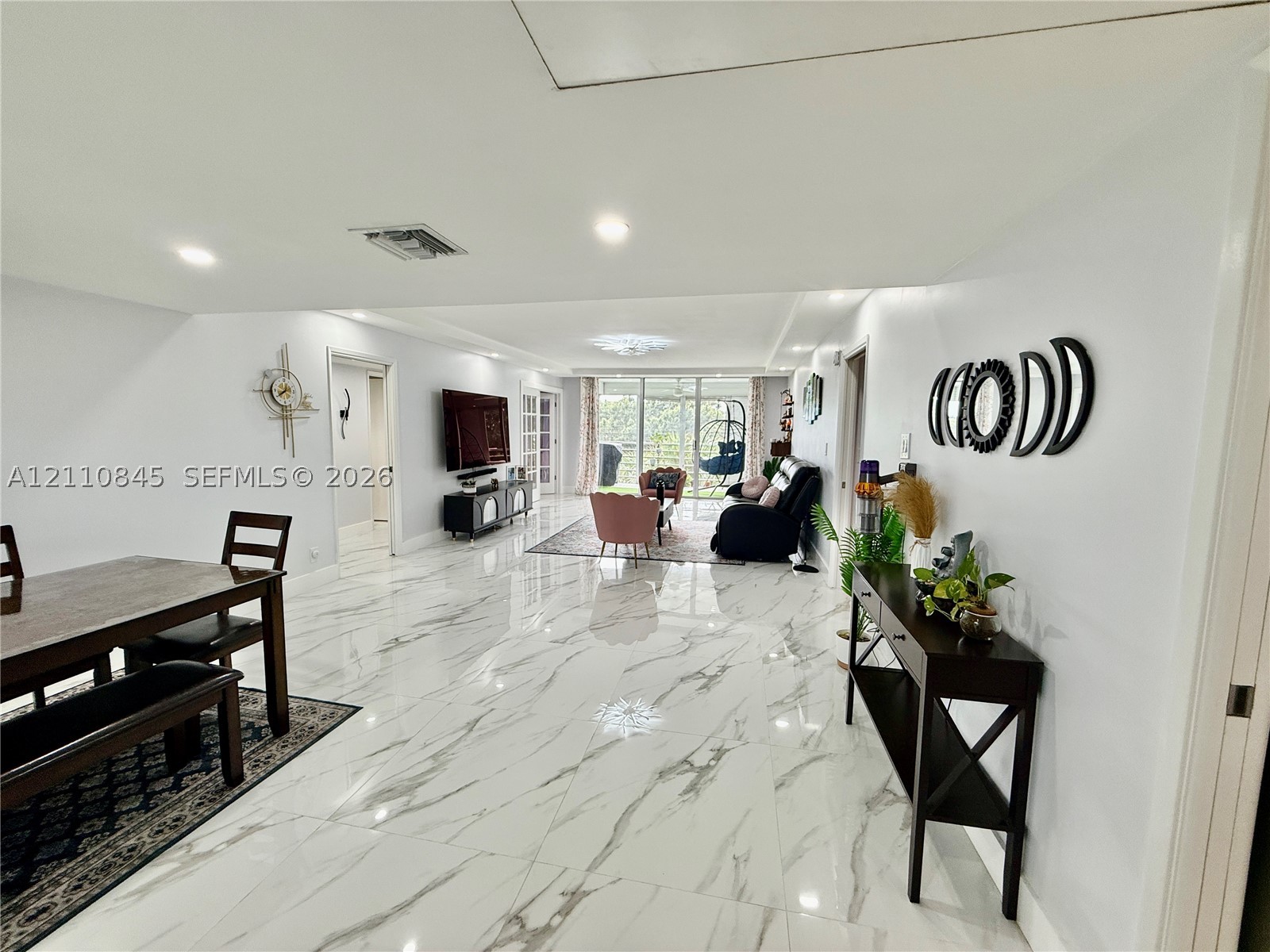 565 Oaks Ln Unit 410 — photo