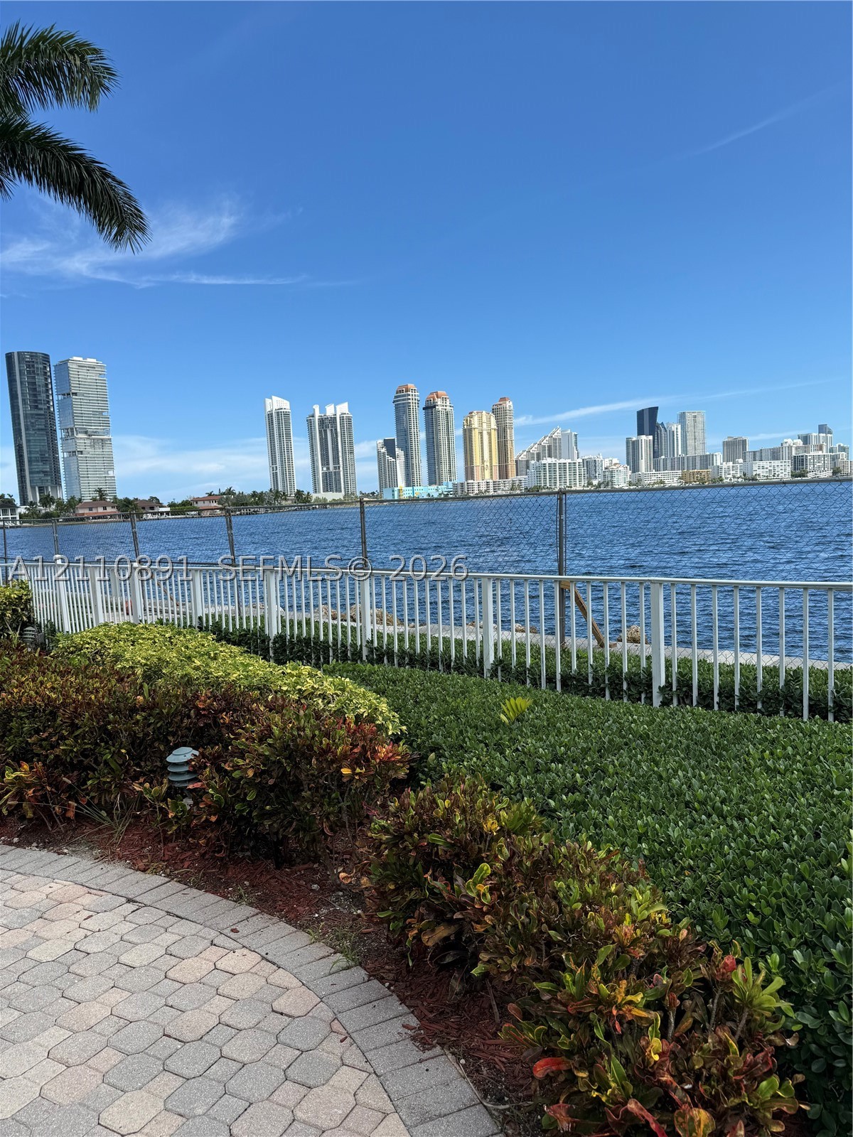 3600 Mystic Pointe Dr Unit 1611 — photo