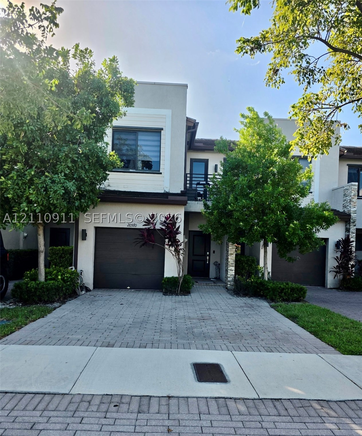 20570 NE 2nd Ct — photo