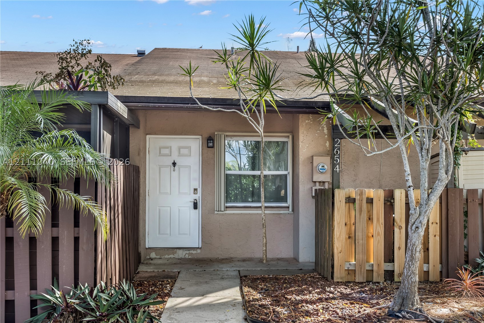 2654 N Nob Hill Rd — photo
