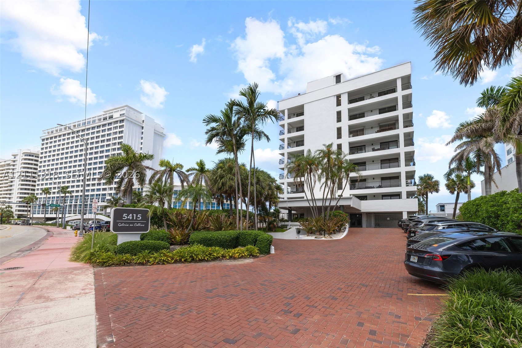 5415 Collins Ave Unit 202 — photo
