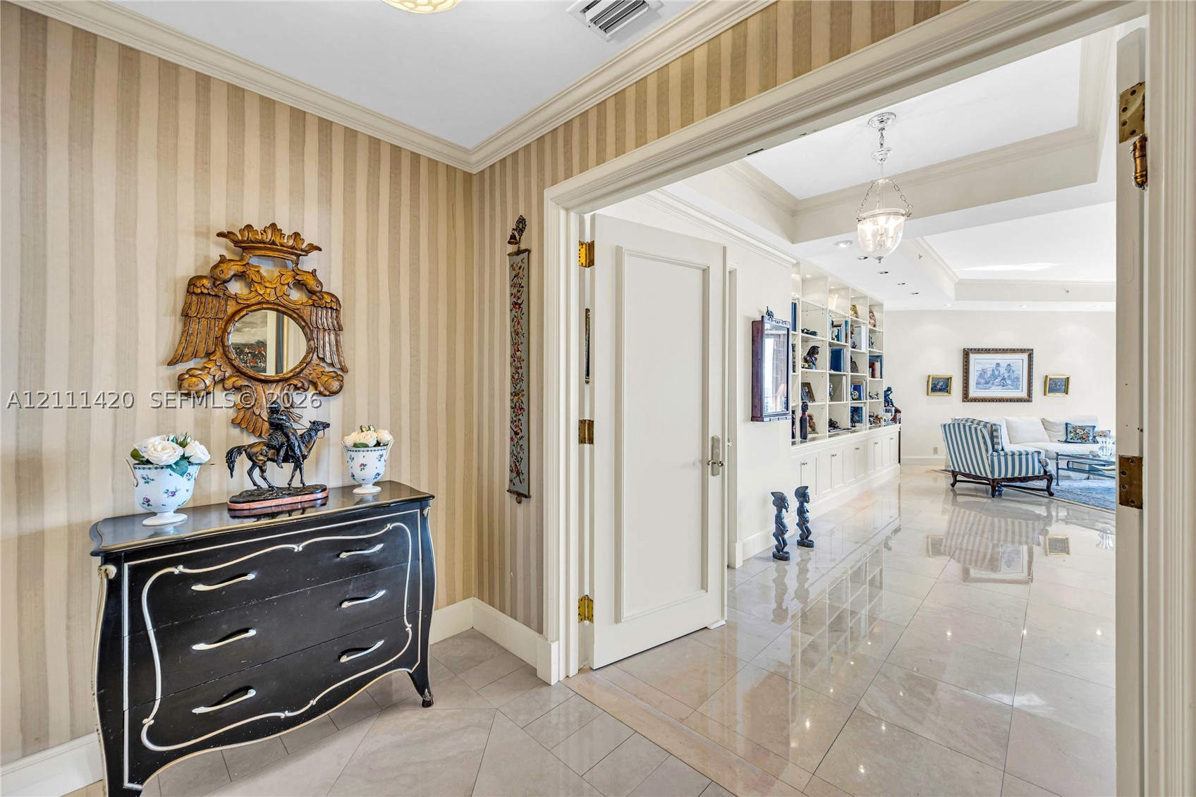 10 Edgewater Dr Unit 10E — photo