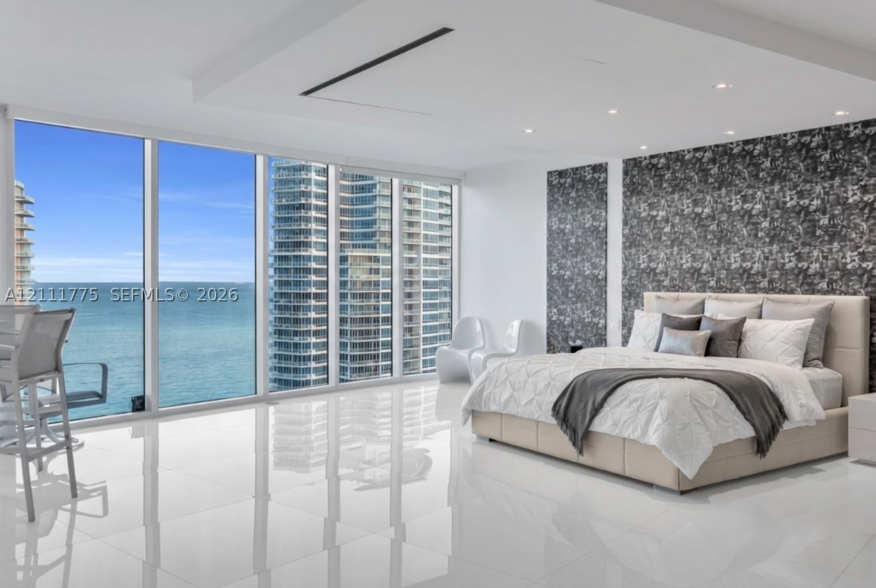 300 S Pointe Dr Unit 3105 — photo