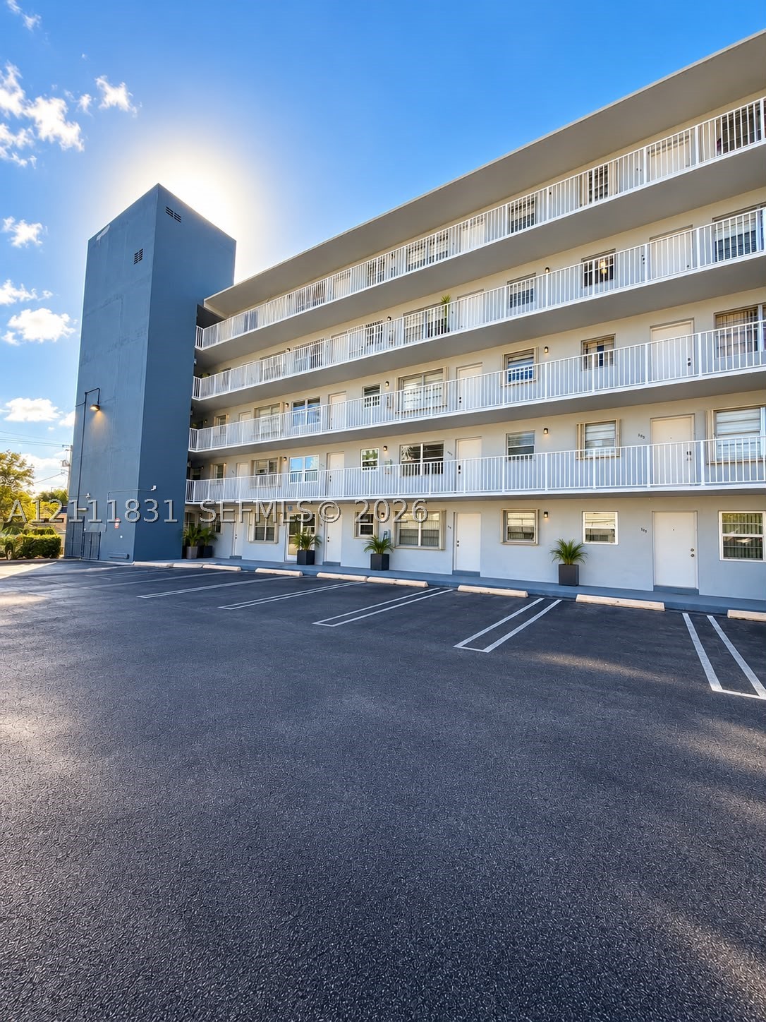 1629 NW N River Dr Unit 103 — photo