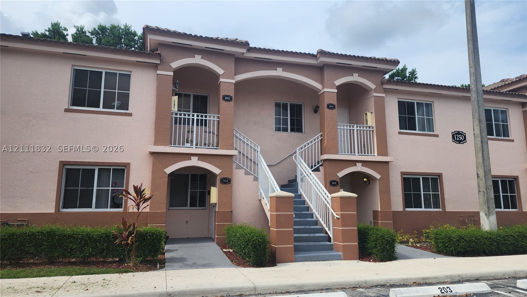 1250 SE 28th Ct Unit 102 — photo