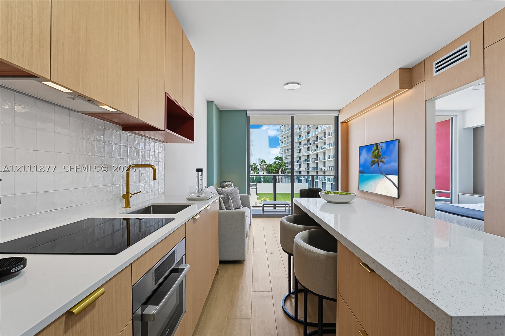 90 NE 32nd St Unit 810 — photo