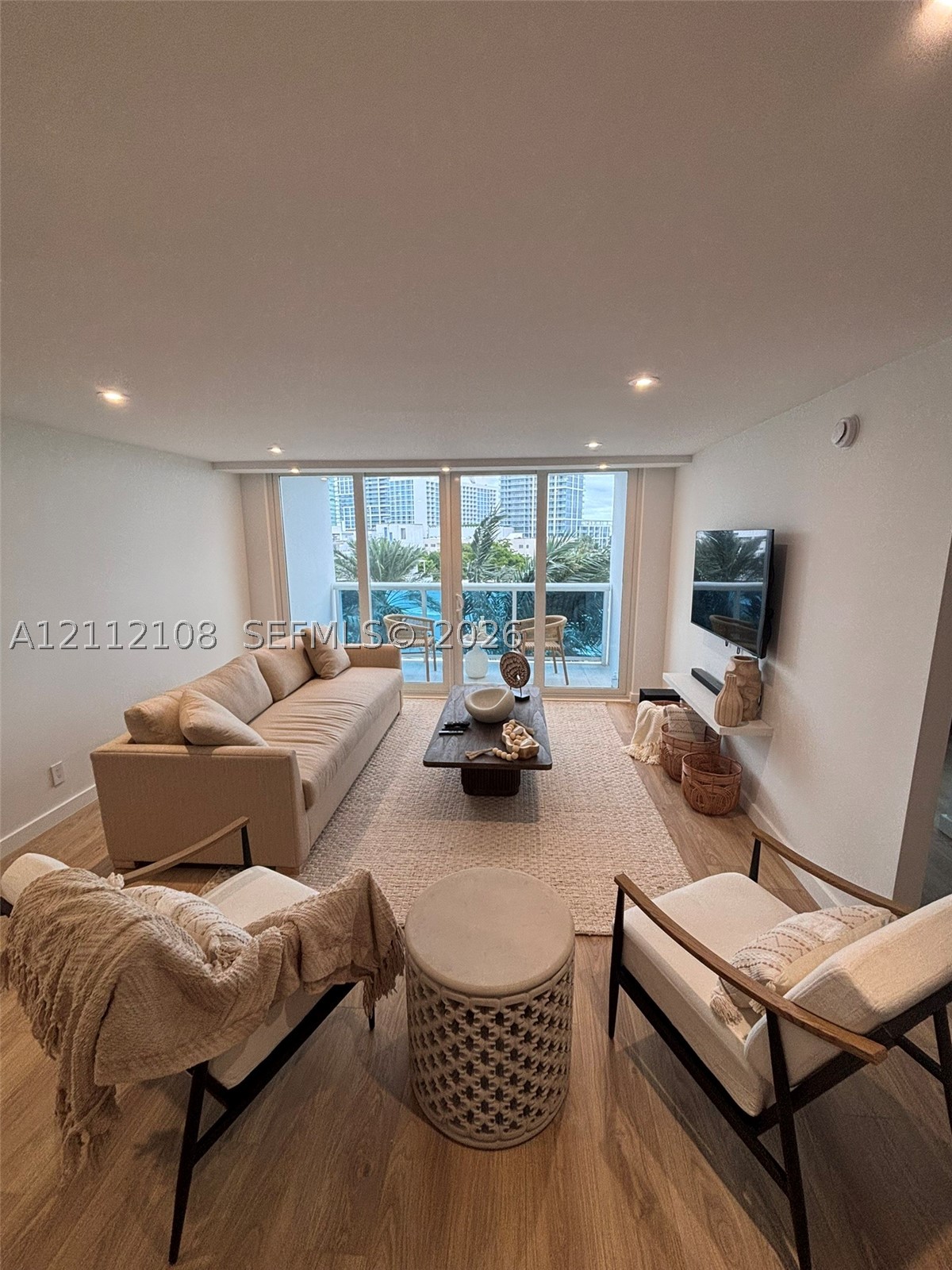 6770 Indian Creek Dr Unit 6D — photo
