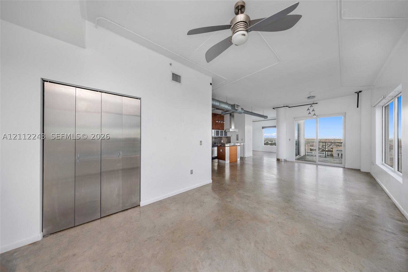 10 SW South River Dr Unit Phi15 — photo