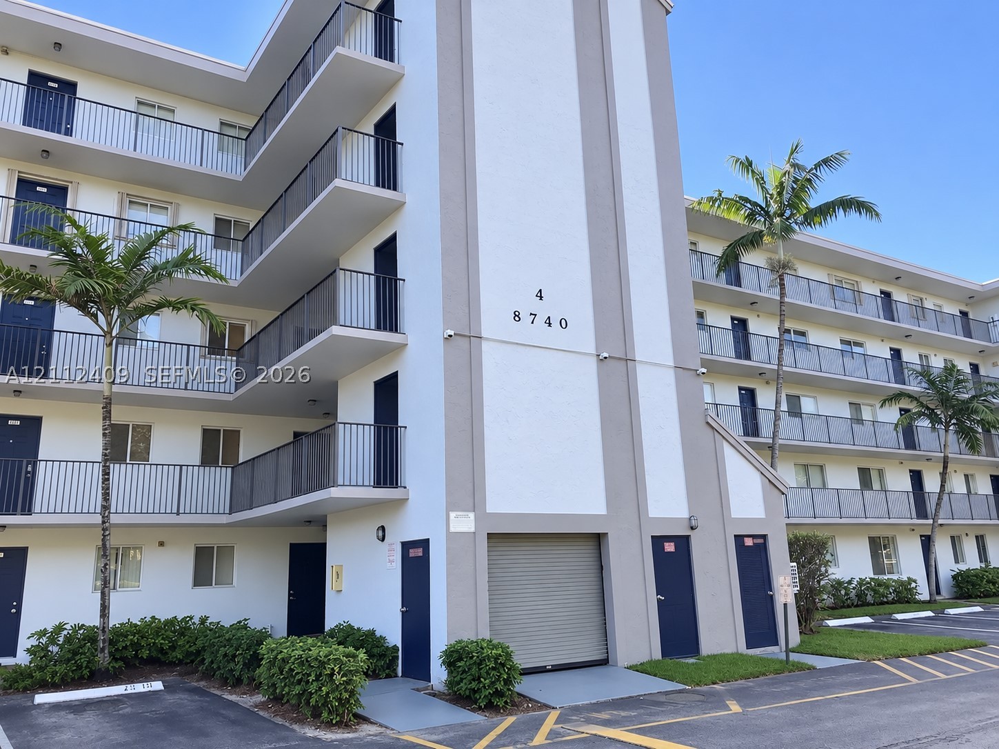 8740 N Sherman Cir Unit 406 — photo