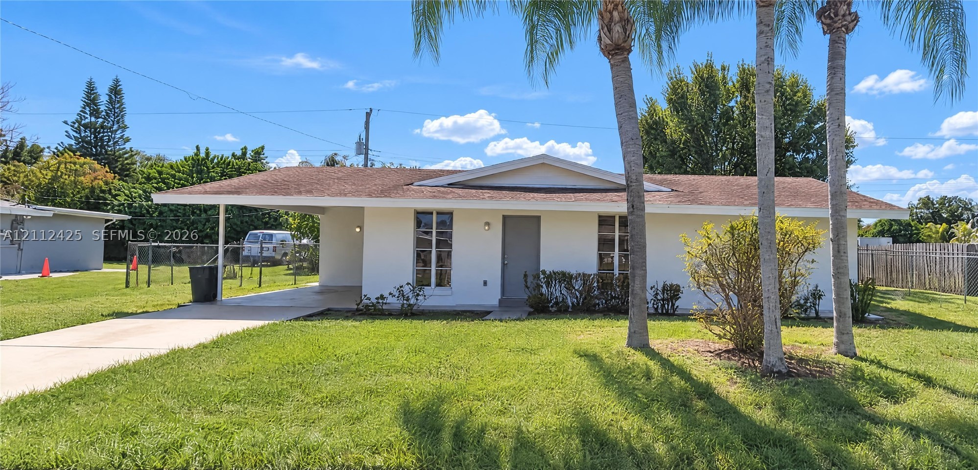154 SE Soneto Ct — photo