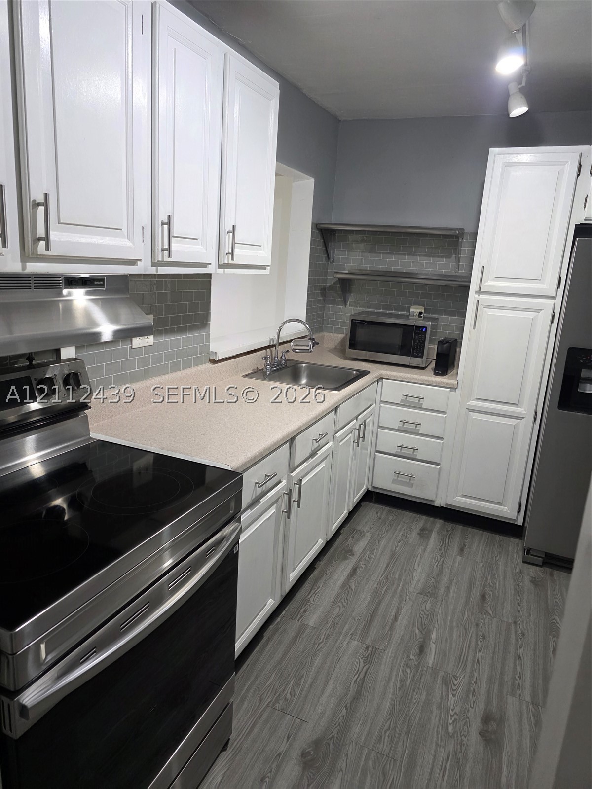 8065 SW 107th Ave Unit 202 — photo