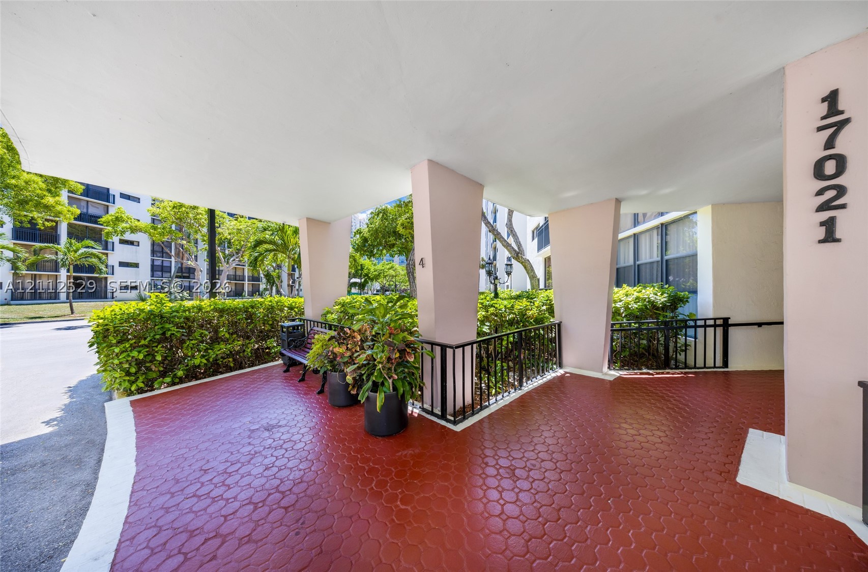 17021 N Bay Rd Unit 101 — photo