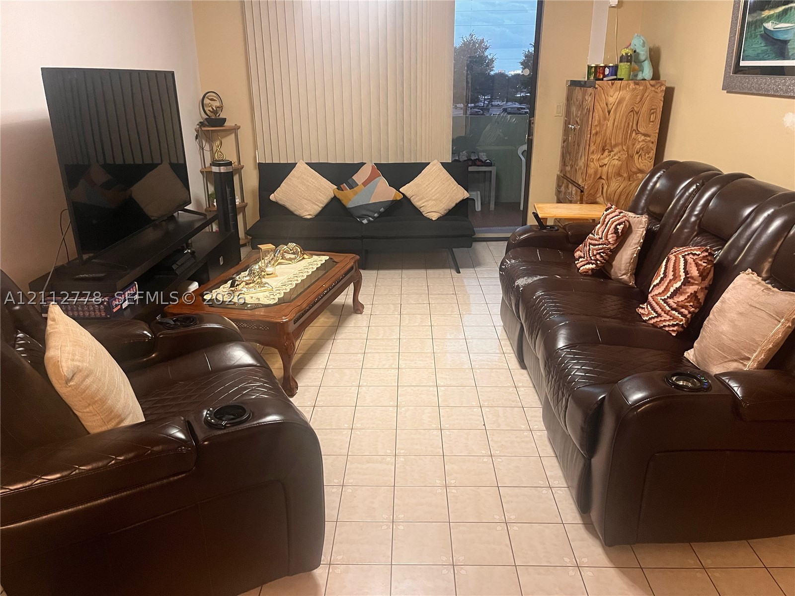 1825 W 44th Pl Unit 302 — photo