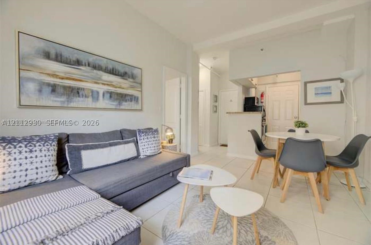3030 Collins Ave Unit 1G — photo