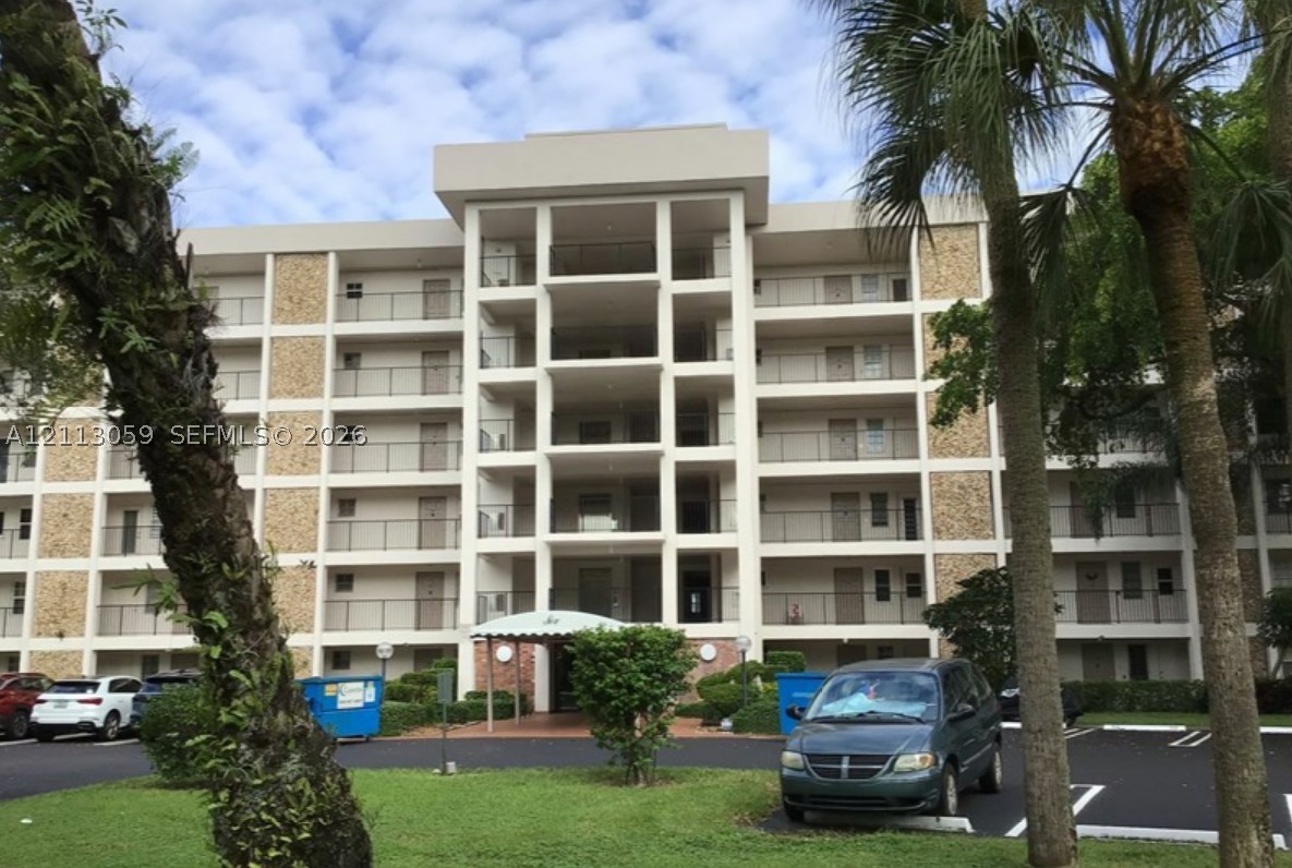 2751 N Palm Aire Dr Unit 102 — photo