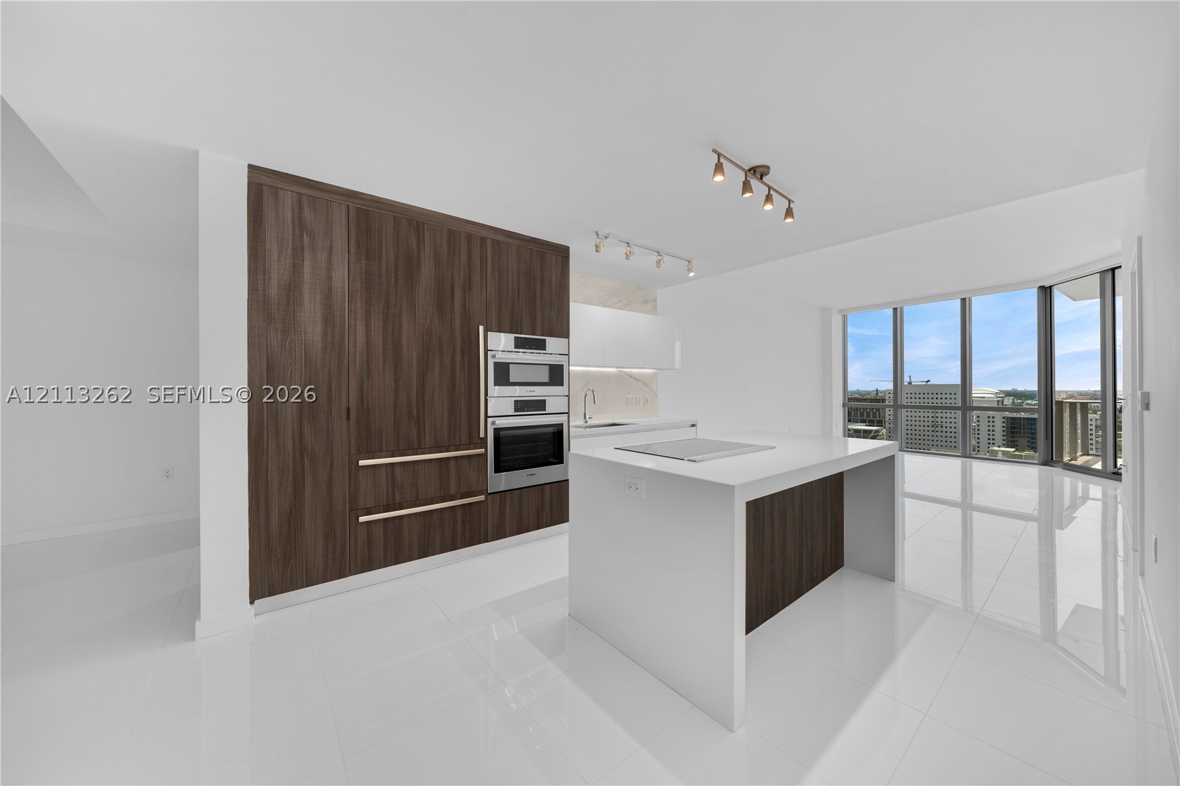 851 NE 1st Ave Unit 2106 — photo