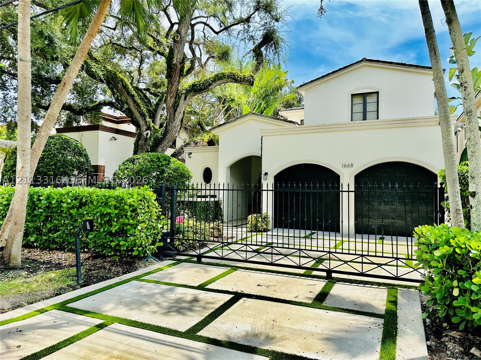 1668 Micanopy Ave — photo
