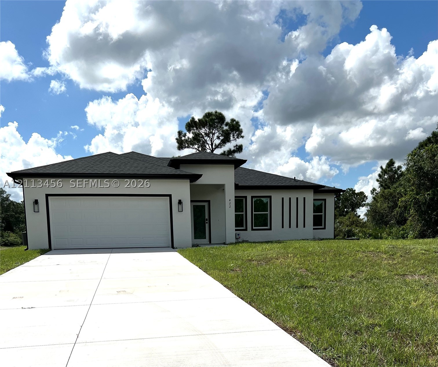 422 SE Eisenhower Blvd — photo