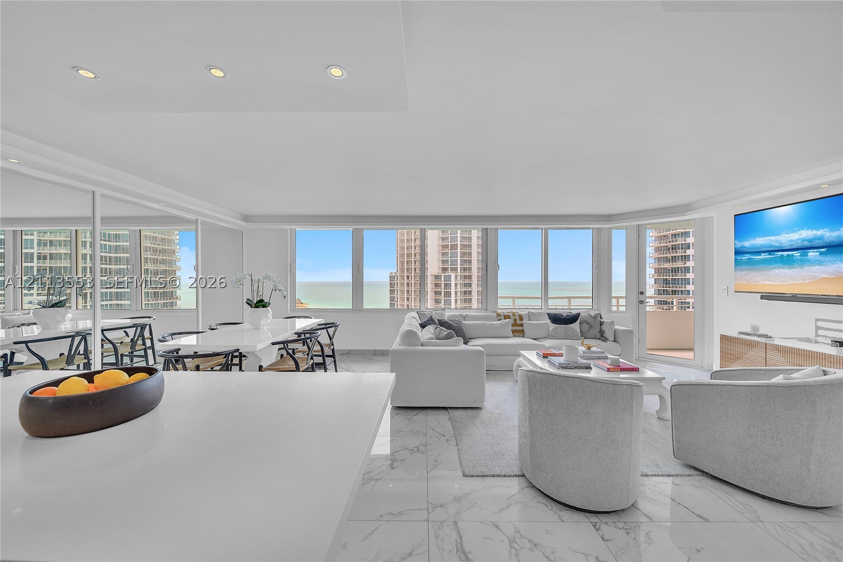 400 S Pointe Dr Unit 2106 — photo